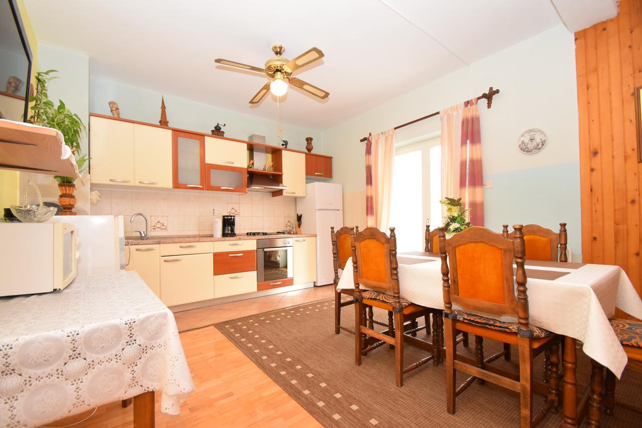 Apartments Mira Starigrad Paklenica Cameră foto