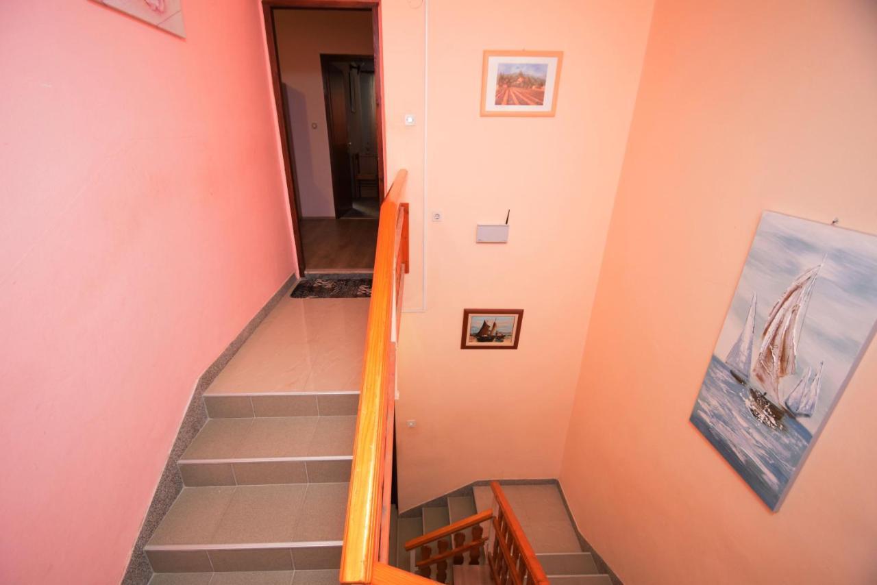 Apartments Mira Starigrad Paklenica Exterior foto