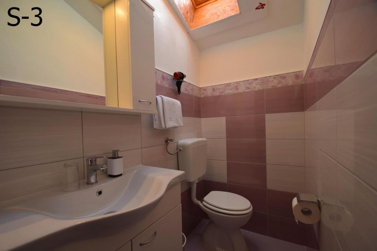 Apartments Mira Starigrad Paklenica Exterior foto
