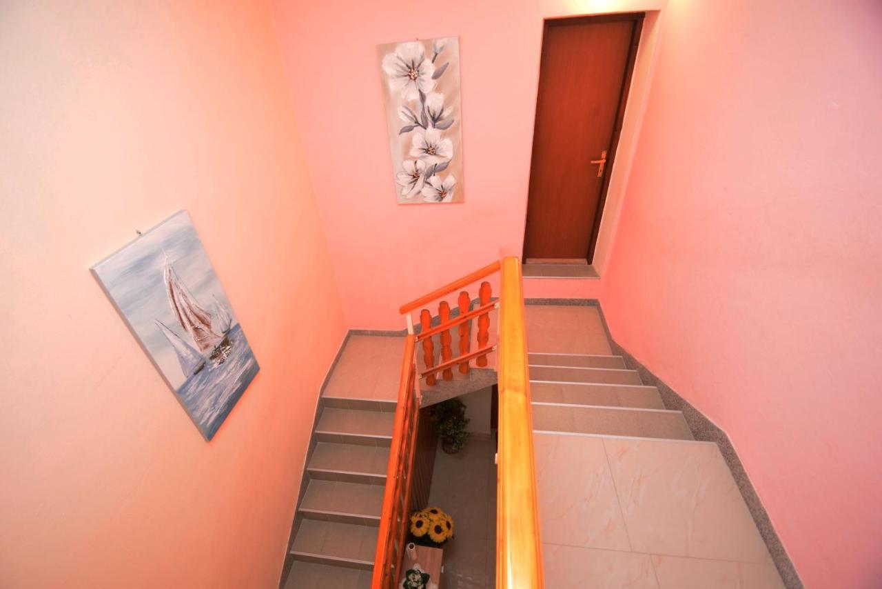 Apartments Mira Starigrad Paklenica Exterior foto